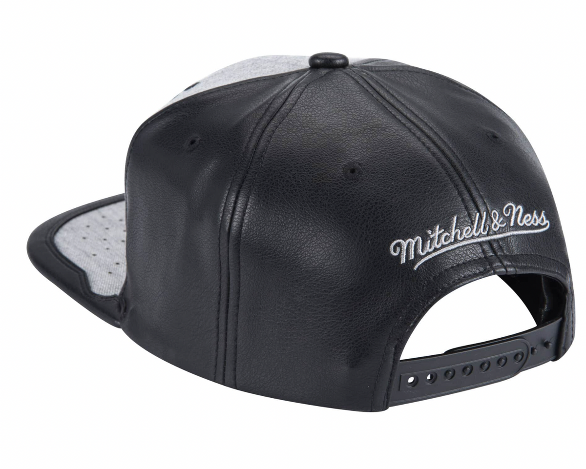 Chicago Bulls Day One Heather Gray & Black Mitchell & Ness Snapback Hat product image 2, provided for visual reference and