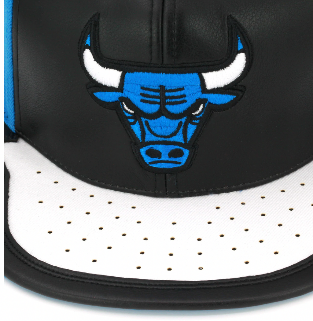 Chicago Bulls Day One Black/Blue/White Mitchell & Ness Snapback Hat product image 2, provided for visual reference and