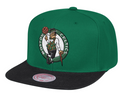 Mens Boston Celtics 2-Tone 2.0 Kelly Green Mitchell & Ness Snapback Hat product image 1, provided for visual reference and