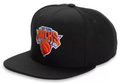 New York Knicks NBA Core basic Black Mitchell & Ness Snapback Hat for Men product image 1, provided for visual reference and