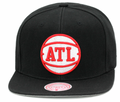 Mens NBA Atlanta Hawks Black Mitchell And Ness Basic Core Snapback Hat product image 1, provided for visual reference and