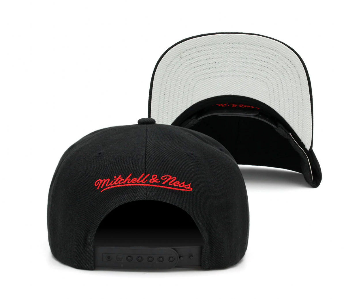 Mens NBA Atlanta Hawks Black Mitchell And Ness Basic Core Snapback Hat product image 2, provided for visual reference and