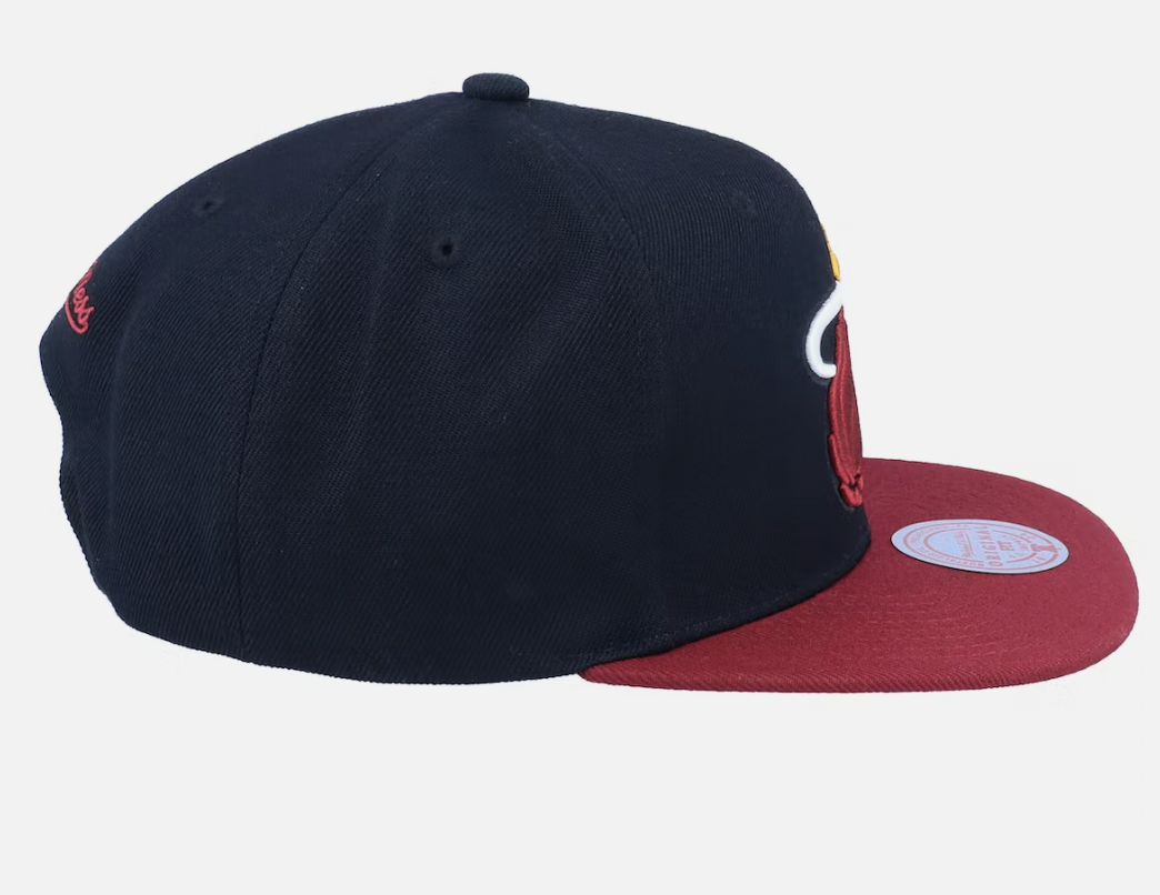 Miami Heat Mitchell & Ness NBA Core Basic Black/Maroon Snapback Hat for Men product image 3, provided for visual reference
