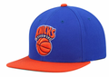 New York Knicks Mitchell & Ness NBA 2-Tone 2.0 Snapback Hat for Men product image 1, provided for visual reference and