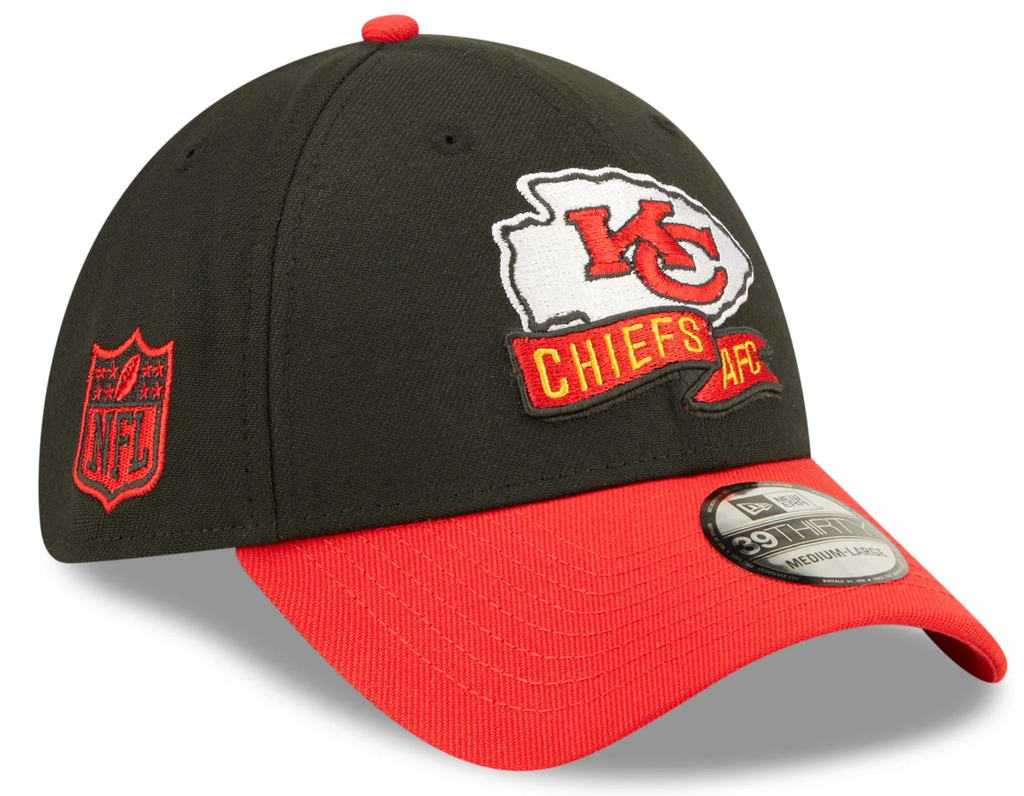 Kansas City Chiefs New Era Black/Red 2022 Sideline 39THIRTY Flex Hat for Men product image 1, provided for visual reference