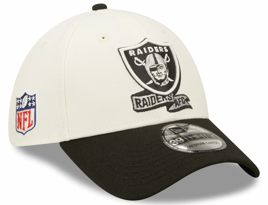 Las Vegas Raiders New Era Cream/Black 2022 Sideline 39THIRTY Flex Hat for Men product image 1, provided for visual reference
