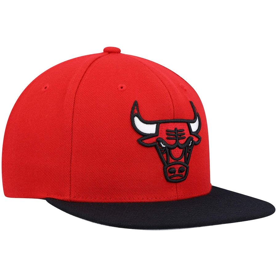 Mens Chicago Bulls Red Team 2-Tone 2.0 Snapback Hat By Mitchell And Ness product image 3, provided for visual reference and
