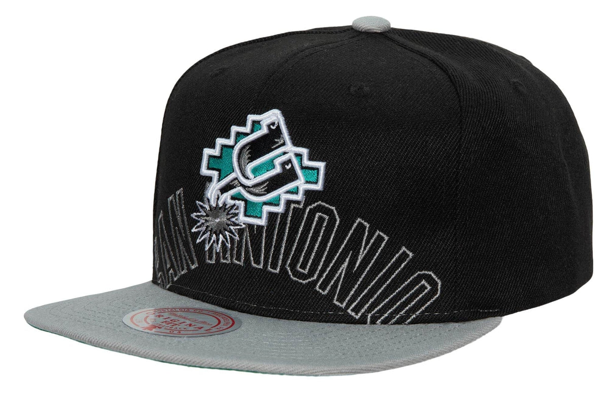 San Antonio Spurs Mitchell & Ness 2 Tone Black and Gray Low Big Face Hardwood Classics Snapback Hat for Men product image 1,