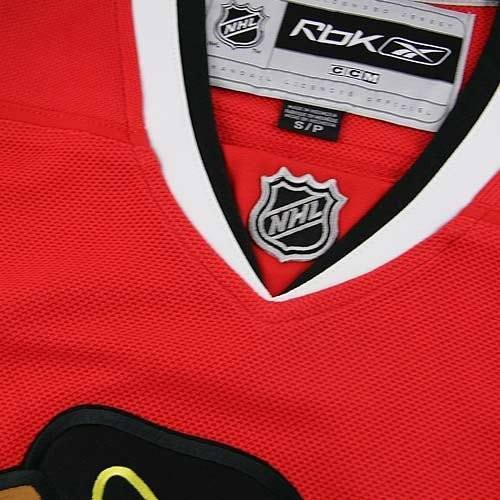Womens Chicago Blackhawks Jonathan Toews Reebok Home Replica Jersey product image 5, provided for visual reference and