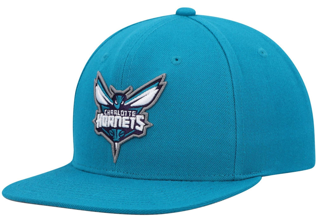 Mitchell & Ness Teal Charlotte Hornets Ground 2.0 Snapback Hat for Men product image 1, provided for visual reference and