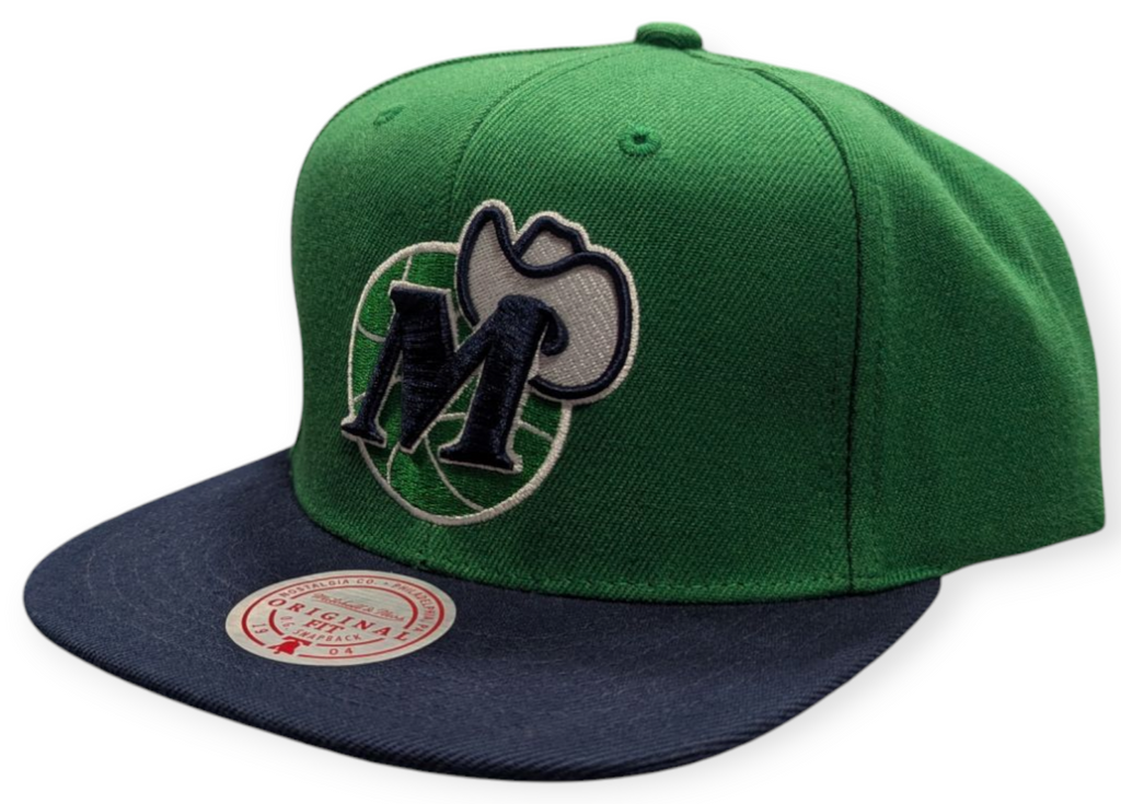 Dallas Mavericks NBA Core Basic Green/Navy HWC Mitchell & Ness Snapback Hat for Men product image 1, provided for visual