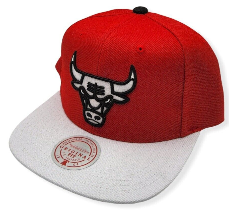 Mitchell & Ness Chicago Bulls NBA Cardinal Red 2 Tone Adjustable Snapback Hat for Men product image 1, provided for visual