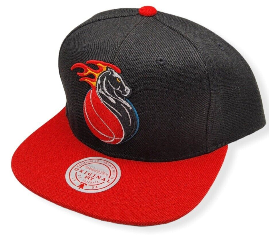 Detroit Pistons Mitchell & Ness HWC Black Snapback Hat for Men product image 1, provided for visual reference and product