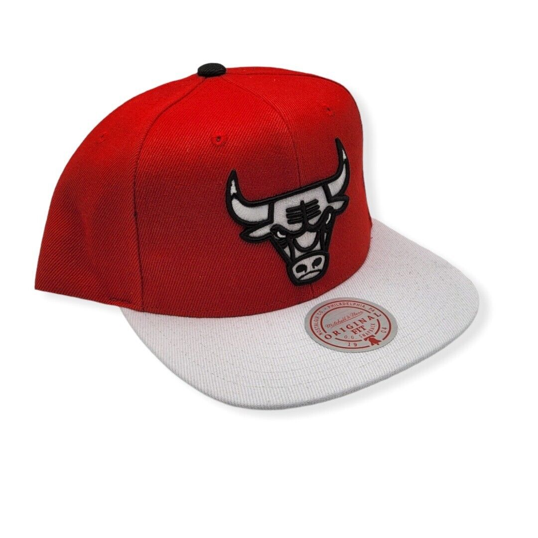Mitchell & Ness Chicago Bulls NBA Cardinal Red 2 Tone Adjustable Snapback Hat for Men product image 3, provided for visual