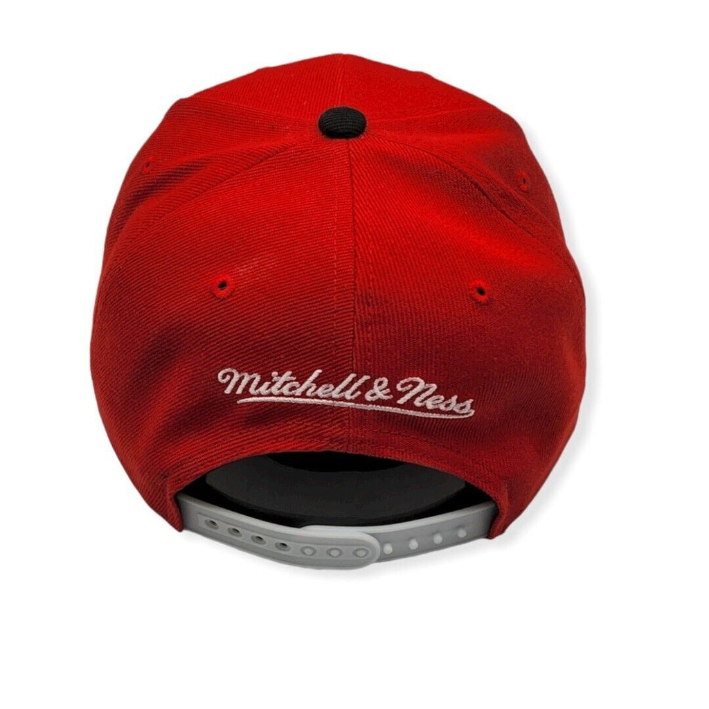 Mitchell & Ness Chicago Bulls NBA Cardinal Red 2 Tone Adjustable Snapback Hat for Men product image 4, provided for visual