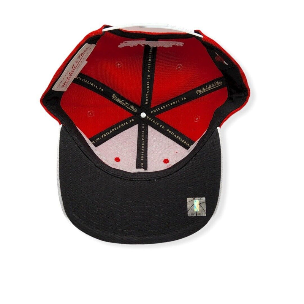 Mitchell & Ness Chicago Bulls NBA Cardinal Red 2 Tone Adjustable Snapback Hat for Men product image 5, provided for visual