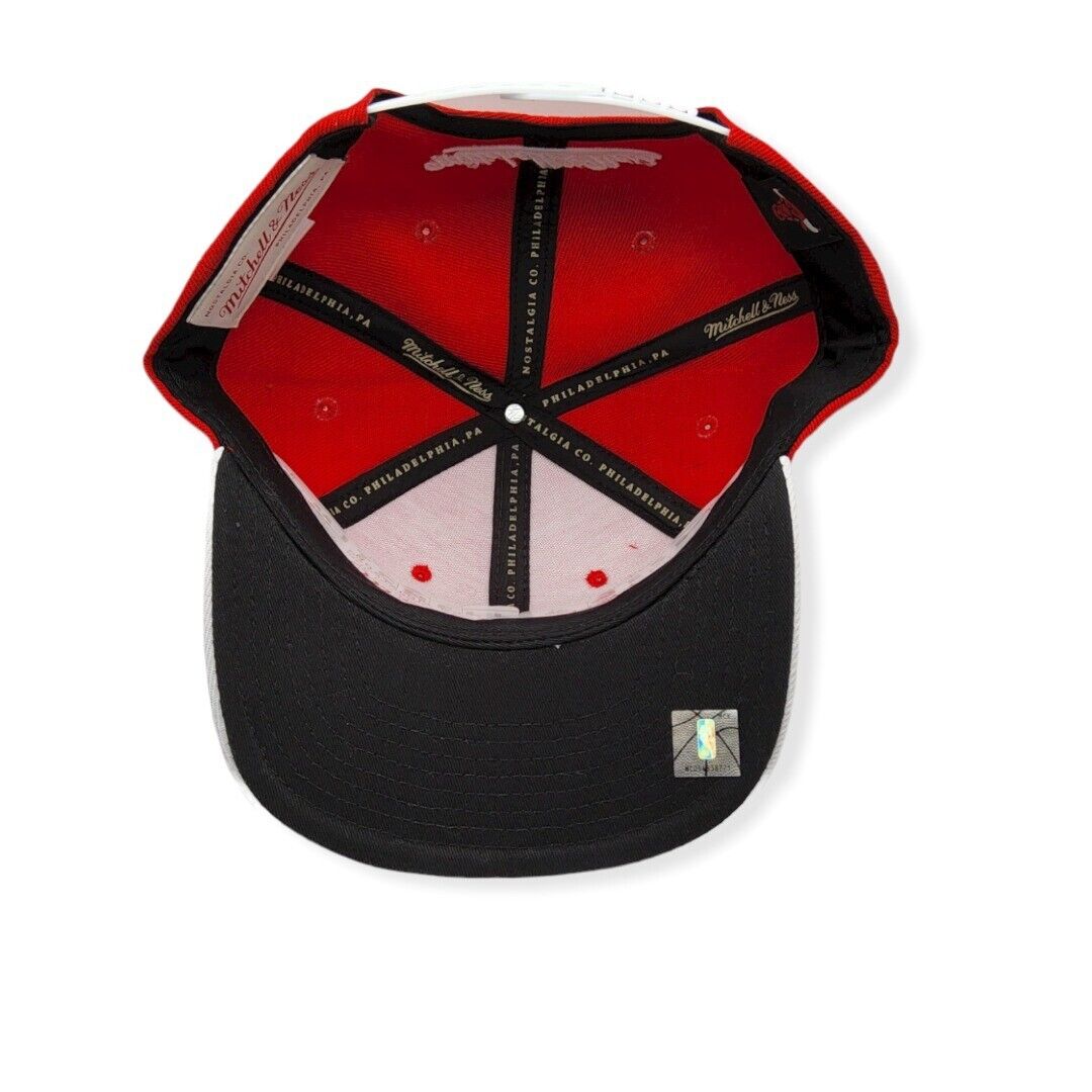 Mitchell & Ness Chicago Bulls NBA Cardinal Red 2 Tone Adjustable Snapback Hat for Men product image 5, provided for visual