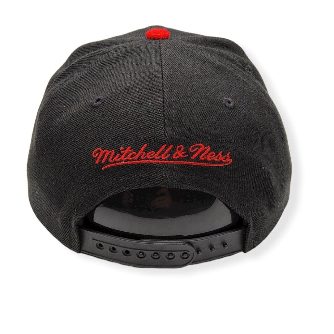 Detroit Pistons Mitchell & Ness HWC Black Snapback Hat for Men product image 3, provided for visual reference and product