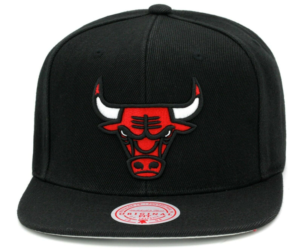 Mitchell & Ness Chicago Bulls Core Black Adjustable Snapback Hat for Men product image 1, provided for visual reference and