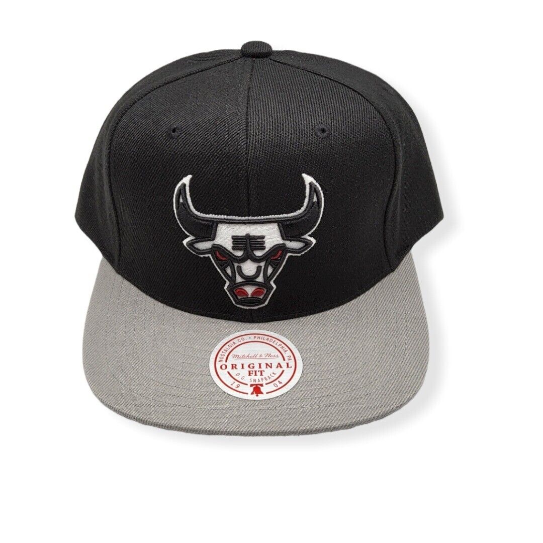 Mens's Chicago Bulls HWC Black/Grey Core Basic Mitchell & Ness Snapback Hat product image 2, provided for visual reference