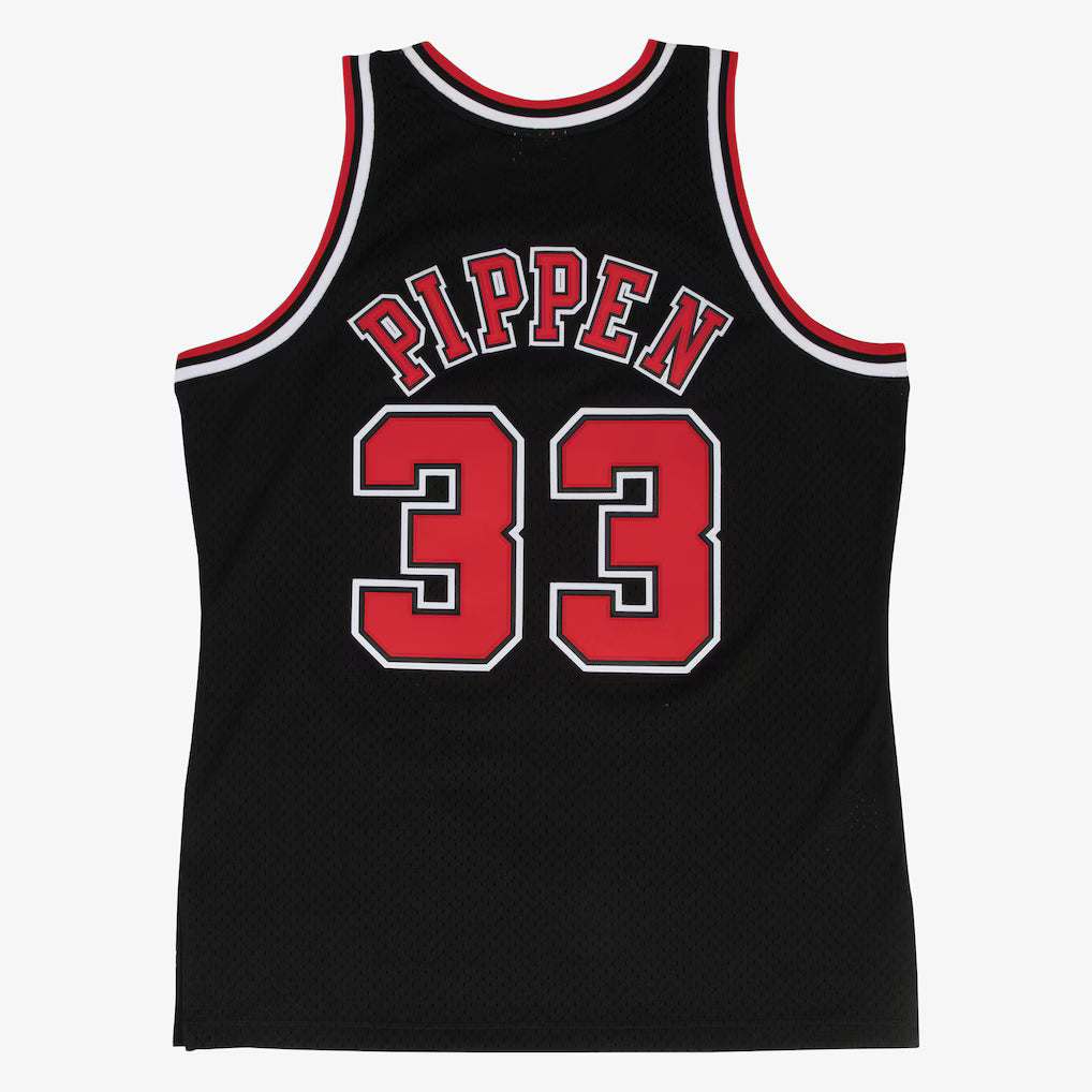 Chicago Bulls Scottie Pippen Mitchell & Ness Black 1997-98 Hardwood Classics Swingman Jersey for Men product image 2,