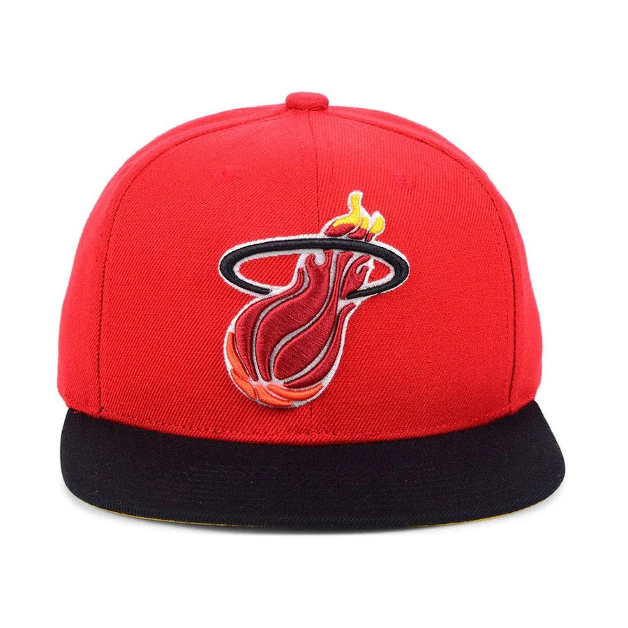 Miami Heat Mitchell & Ness NBA Core Basic HWC Red/Black Snapback Hat for Men product image 2, provided for visual reference