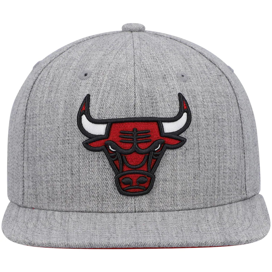 Chicago Bulls Team Heather Gray 2.0 Mitchell & Ness Snapback Hat product image 2, provided for visual reference and product