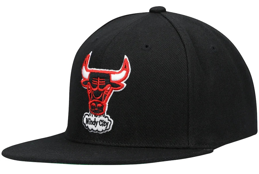 Mitchell & Ness Chicago Bulls NBA Core Basic Adjustable Snapback Hat for Men product image 1, provided for visual reference