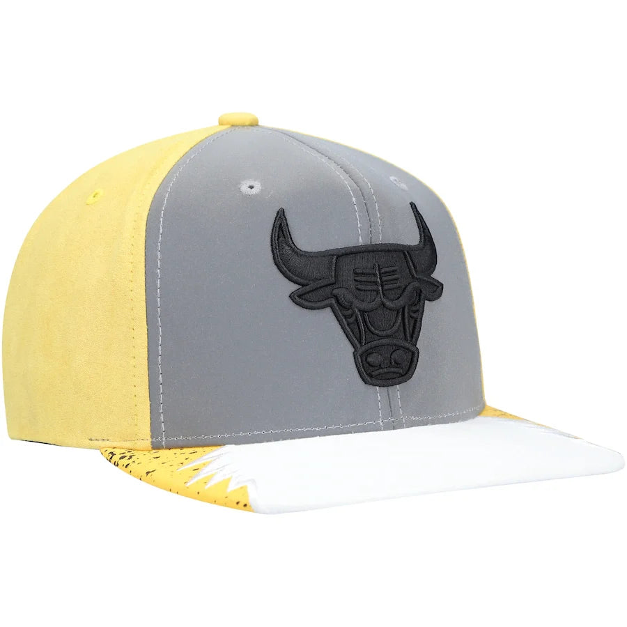 Chicago Bulls Mitchell & Ness Gray/Yellow Day 5 Snapback Hat for Men product image 1, provided for visual reference and
