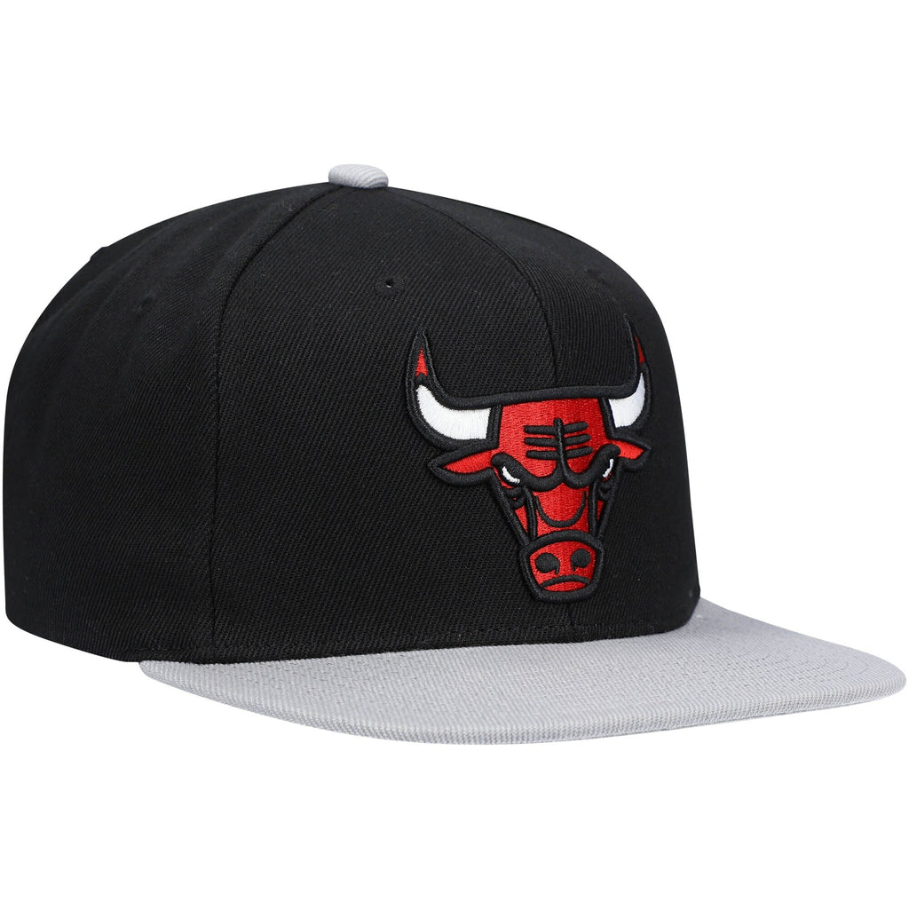 Mitchell & Ness Chicago Bulls Core Black/ Gray Adjustable Snapback Hat for Men product image 3, provided for visual