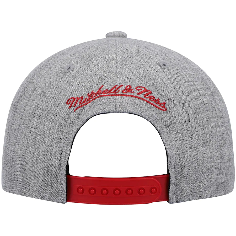 Chicago Bulls Team Heather Gray 2.0 Mitchell & Ness Snapback Hat product image 4, provided for visual reference and product