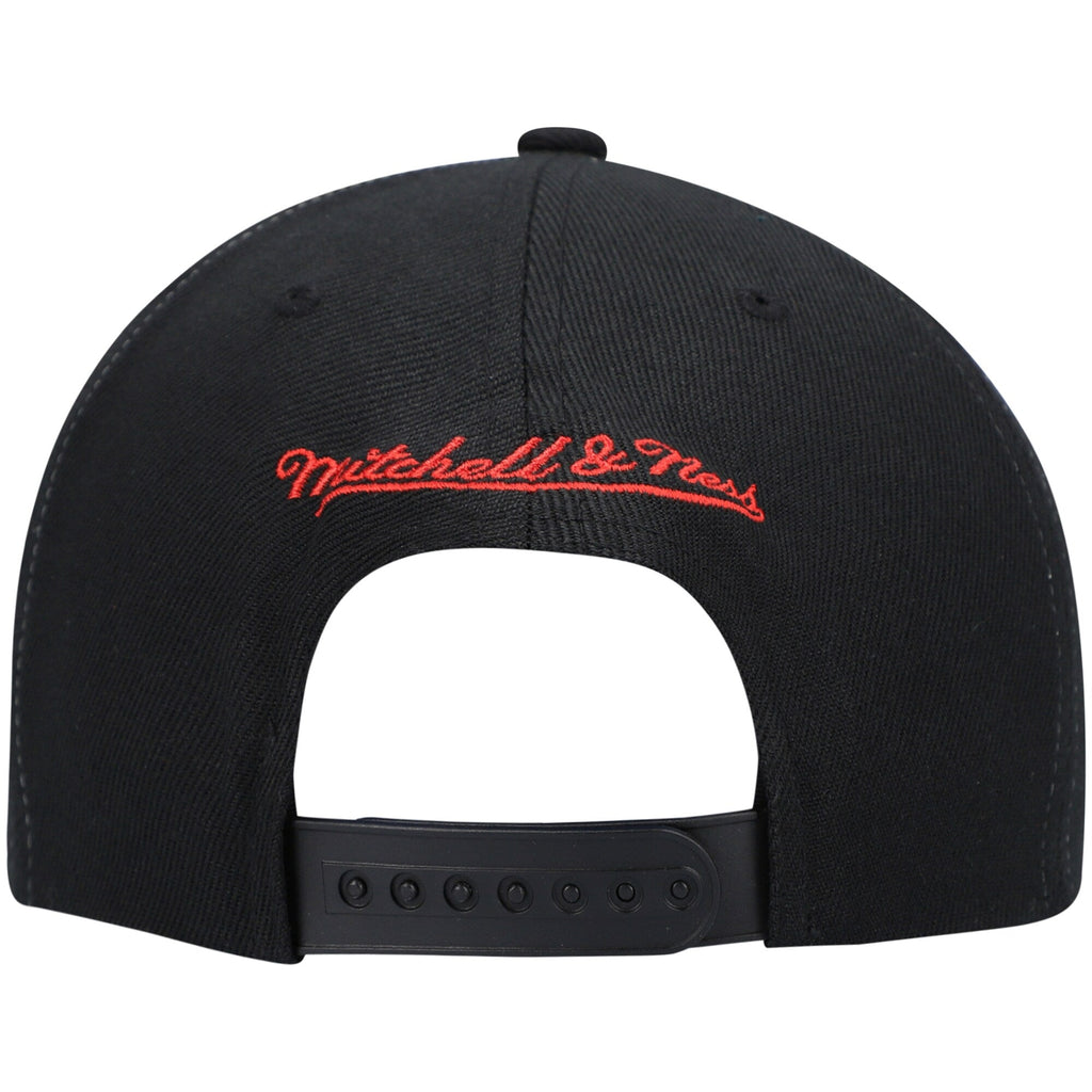 Mitchell & Ness Black Toronto Raptors Winner Circle Snapback Hat for Men product image 4, provided for visual reference and