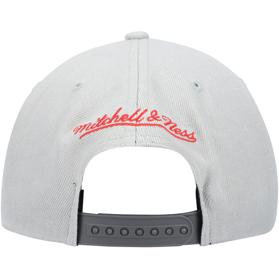 Mitchell & Ness Chicago Bulls NBA Cool Grey 3 Adjustable Snapback for Men product image 4, provided for visual reference and