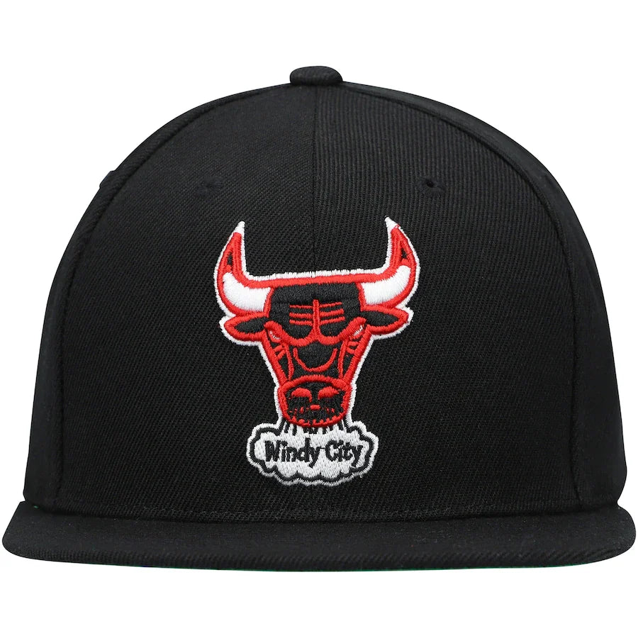 Mitchell & Ness Chicago Bulls NBA Core Basic Adjustable Snapback Hat for Men product image 2, provided for visual reference