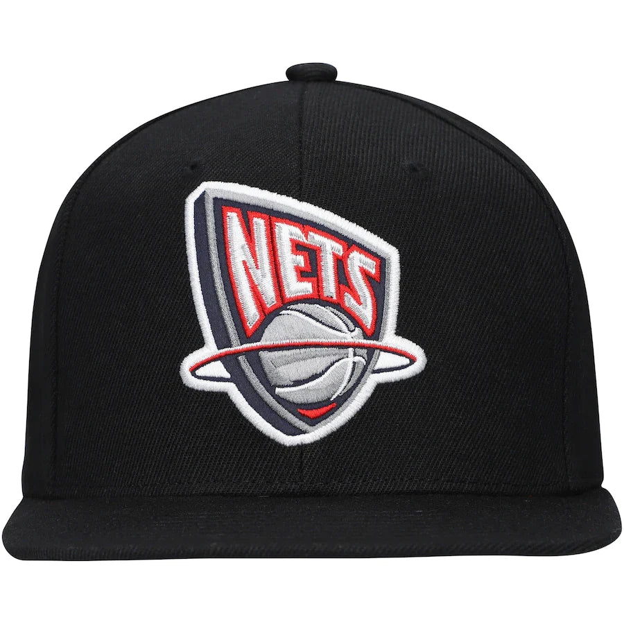New Jersey Nets Mitchell & Ness Basic Core Black Snapback Hat for Men product image 2, provided for visual reference and