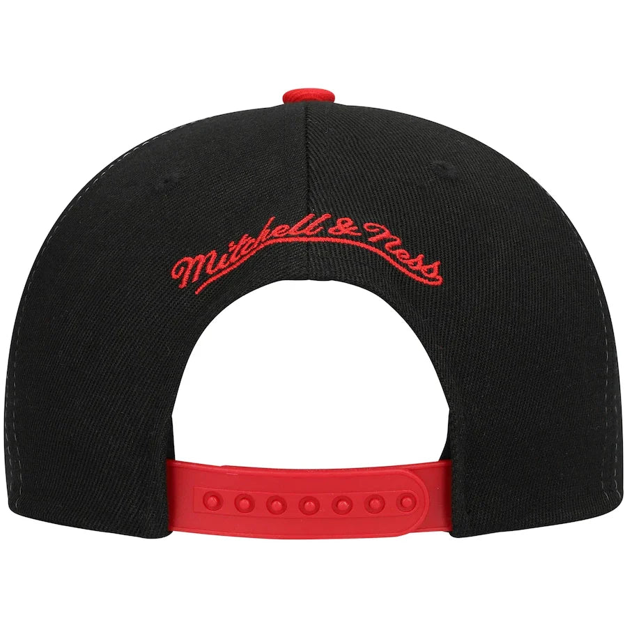 Miami Heat HWC Sharktooth Mitchell & Ness Snapback Hat product image 4, provided for visual reference and product detail