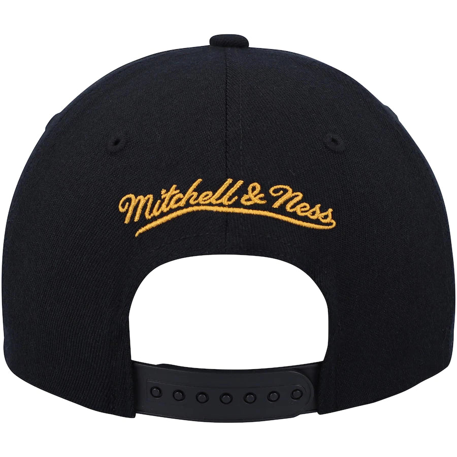 Chicago Bulls Mitchell & Ness Black Hardwood Classics 1997 NBA Champions Stretch Snapback Hat for Men product image 4,