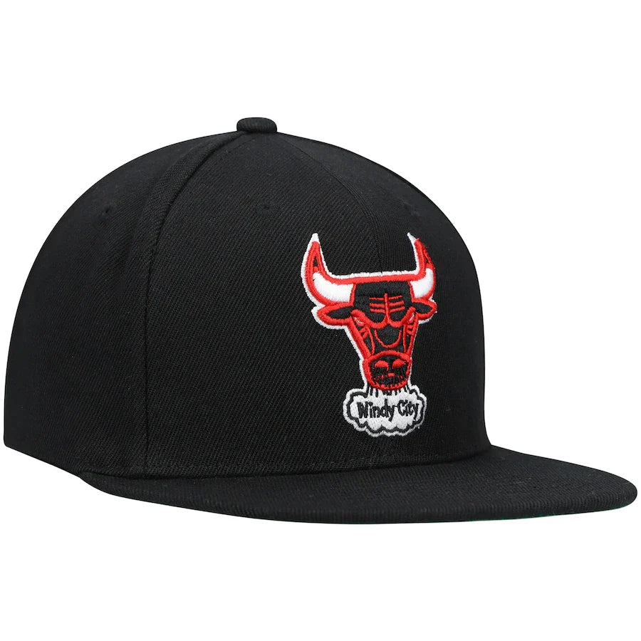 Mitchell & Ness Chicago Bulls NBA Core Basic Adjustable Snapback Hat for Men product image 3, provided for visual reference