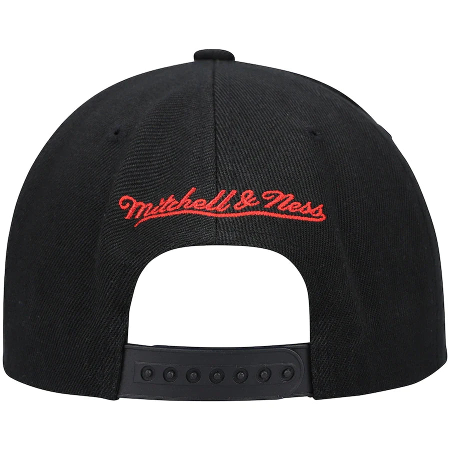 Mitchell & Ness Chicago Bulls NBA Core Basic Adjustable Snapback Hat for Men product image 4, provided for visual reference
