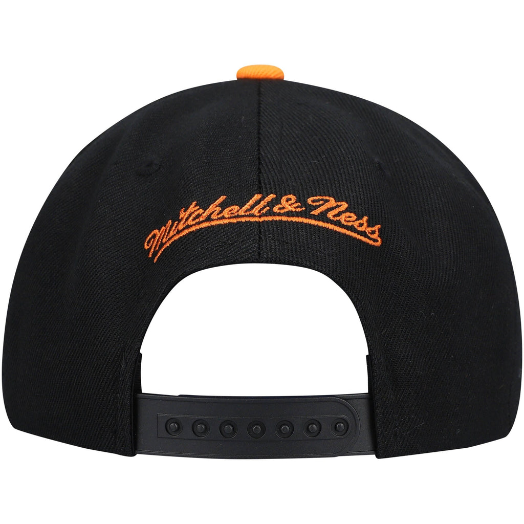 New York Knicks Mitchell & Ness NBA Core Basic Black And Orange Snapback Hat for Men product image 4, provided for visual