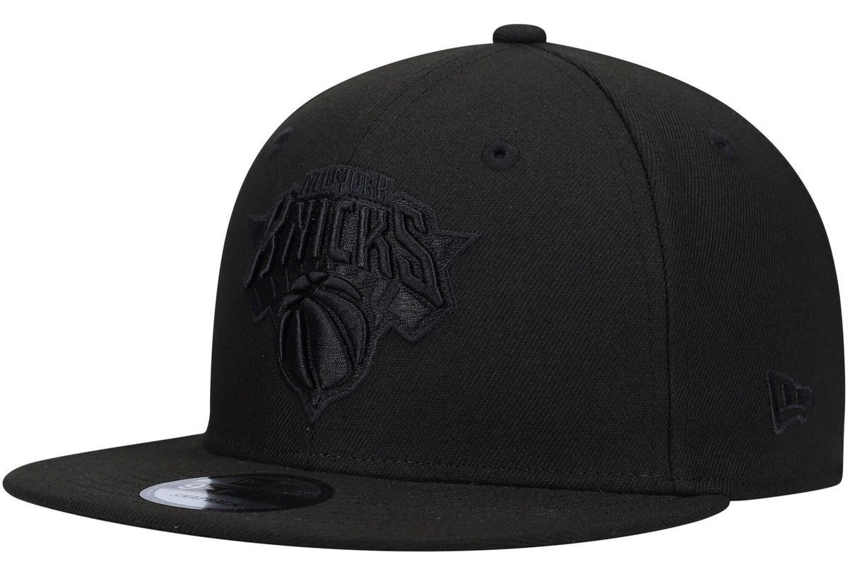 New York Knicks New Era Black On Black Color Pack 9FIFTY Snapback Hat for Men product image 1, provided for visual reference