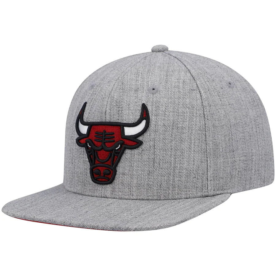 Chicago Bulls Team Heather Gray 2.0 Mitchell & Ness Snapback Hat product image 3, provided for visual reference and product