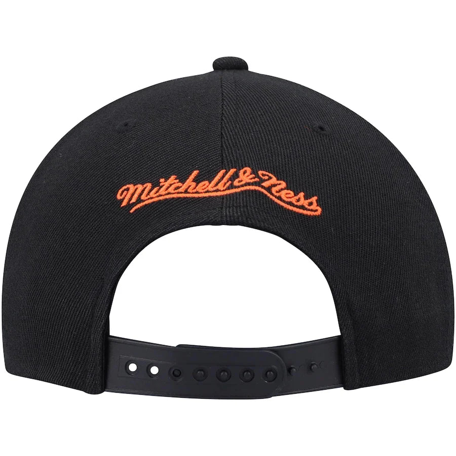 New York Knicks NBA Core basic Black Mitchell & Ness Snapback Hat for Men product image 2, provided for visual reference and