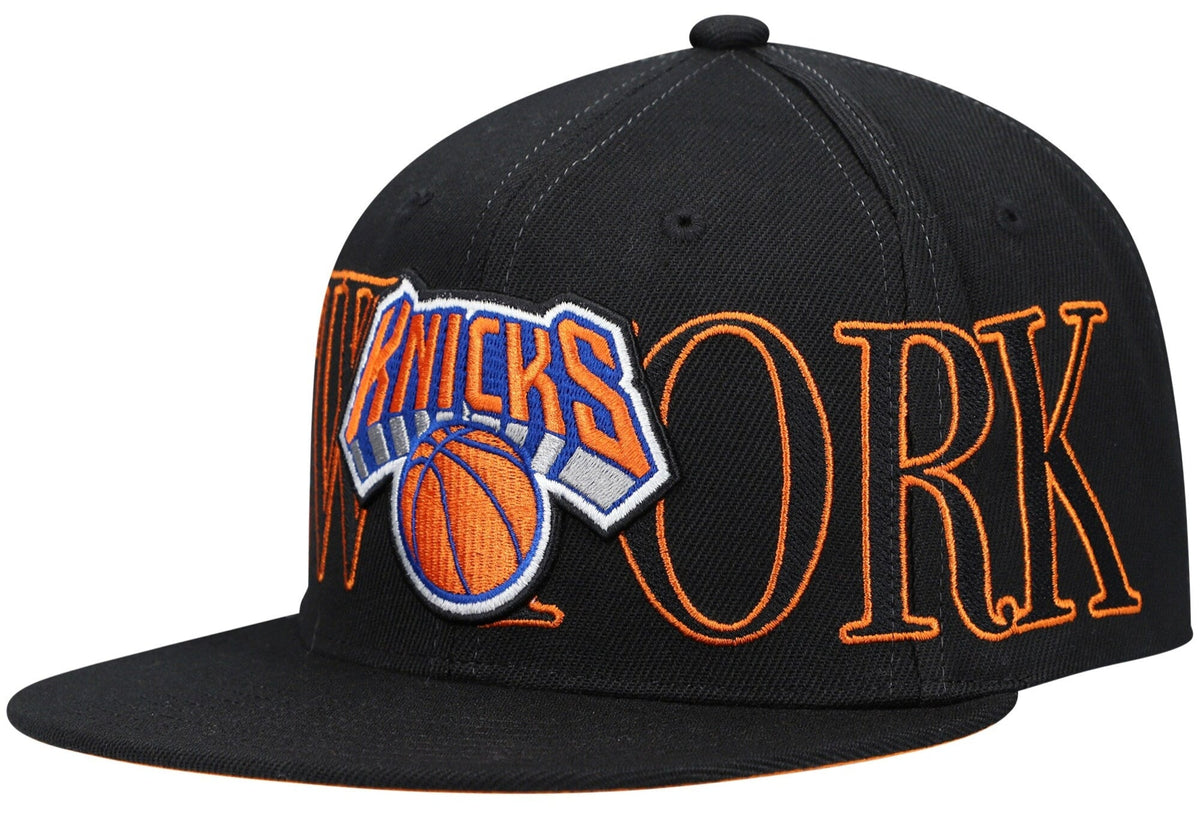 Mitchell & Ness Black New York Knicks Winner Circle Snapback Hat for Men product image 1, provided for visual reference and